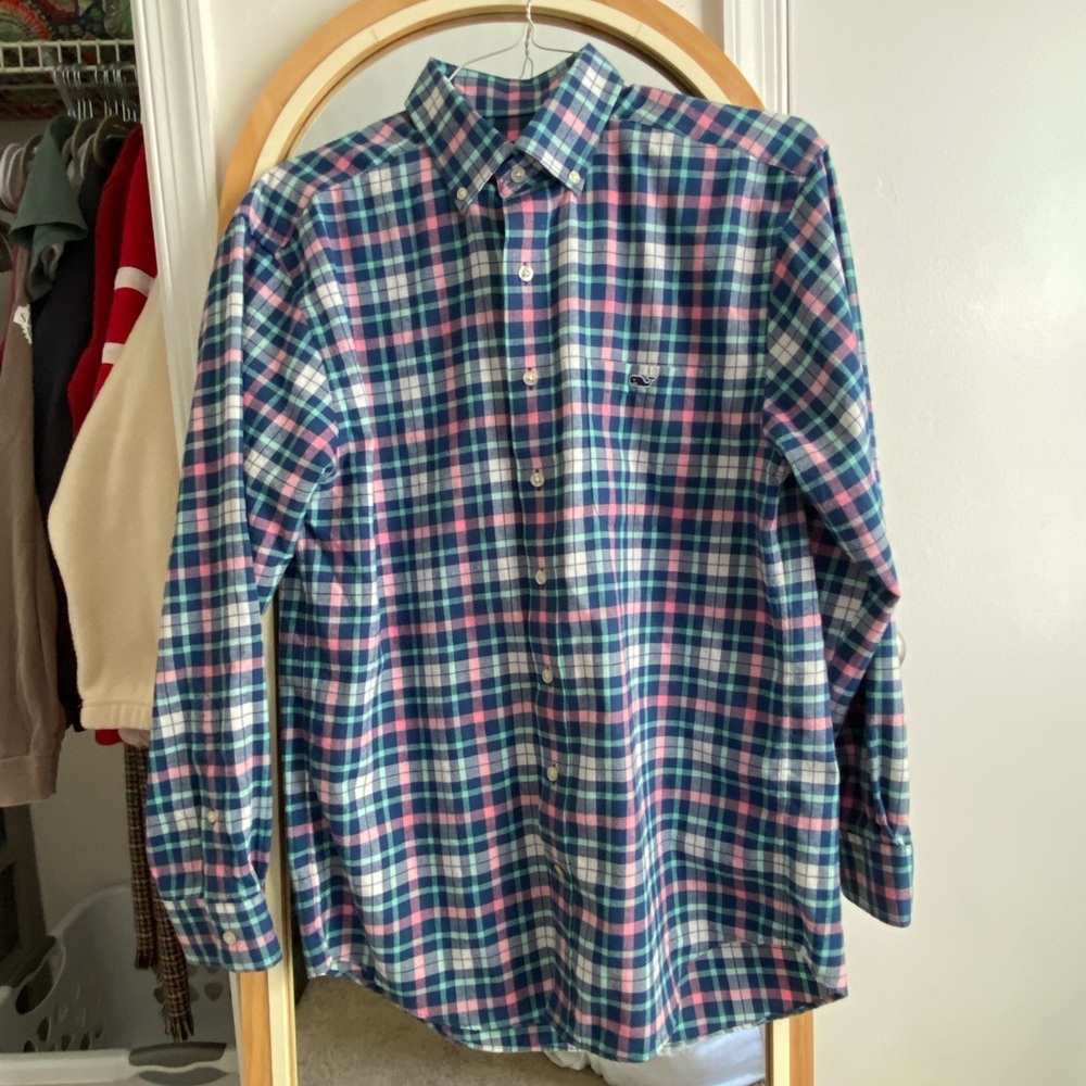 Men’s vineyard vines button down shirt